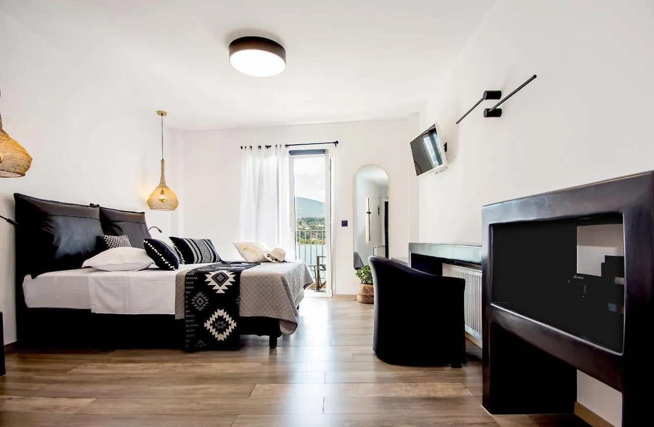 A & B Minimal Suite Ιι With Sea View In Argostoli Apartment