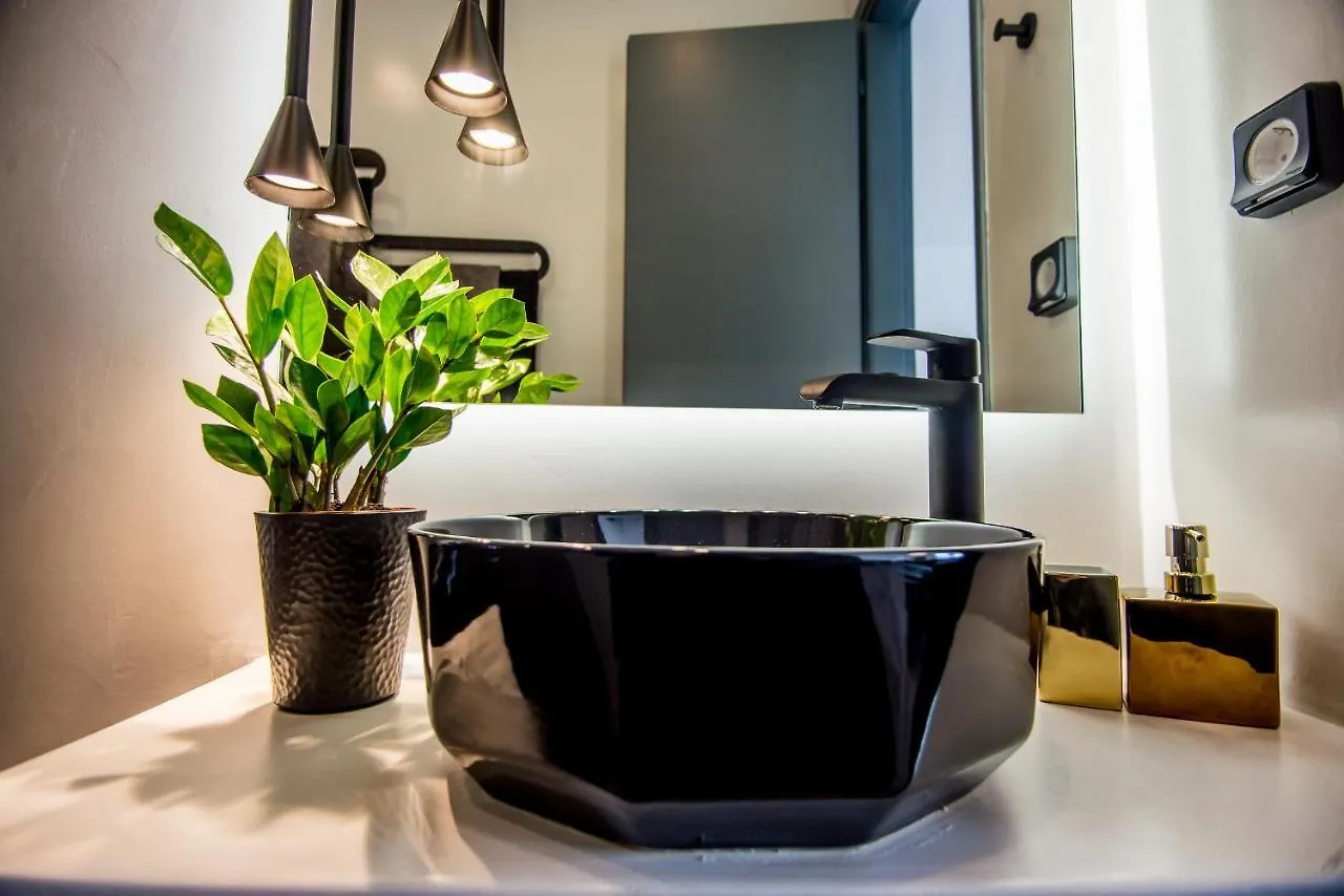 A & B Minimal Suite Ιι With Sea View In Argostoli Greece